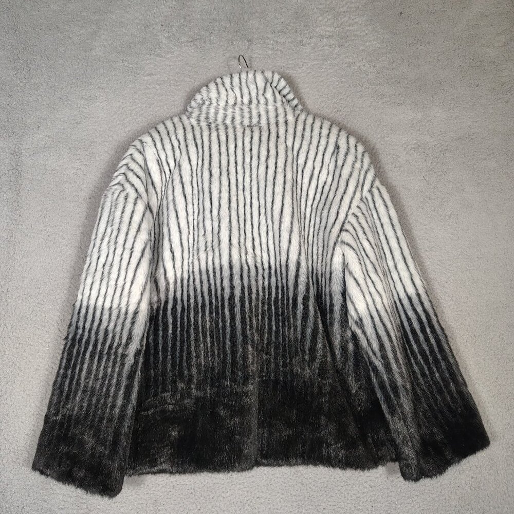 St. John Jacket Women's 12 Black White Striped Faux Fur Lined  Fuzzy Maximalist - Picture 2 of 13